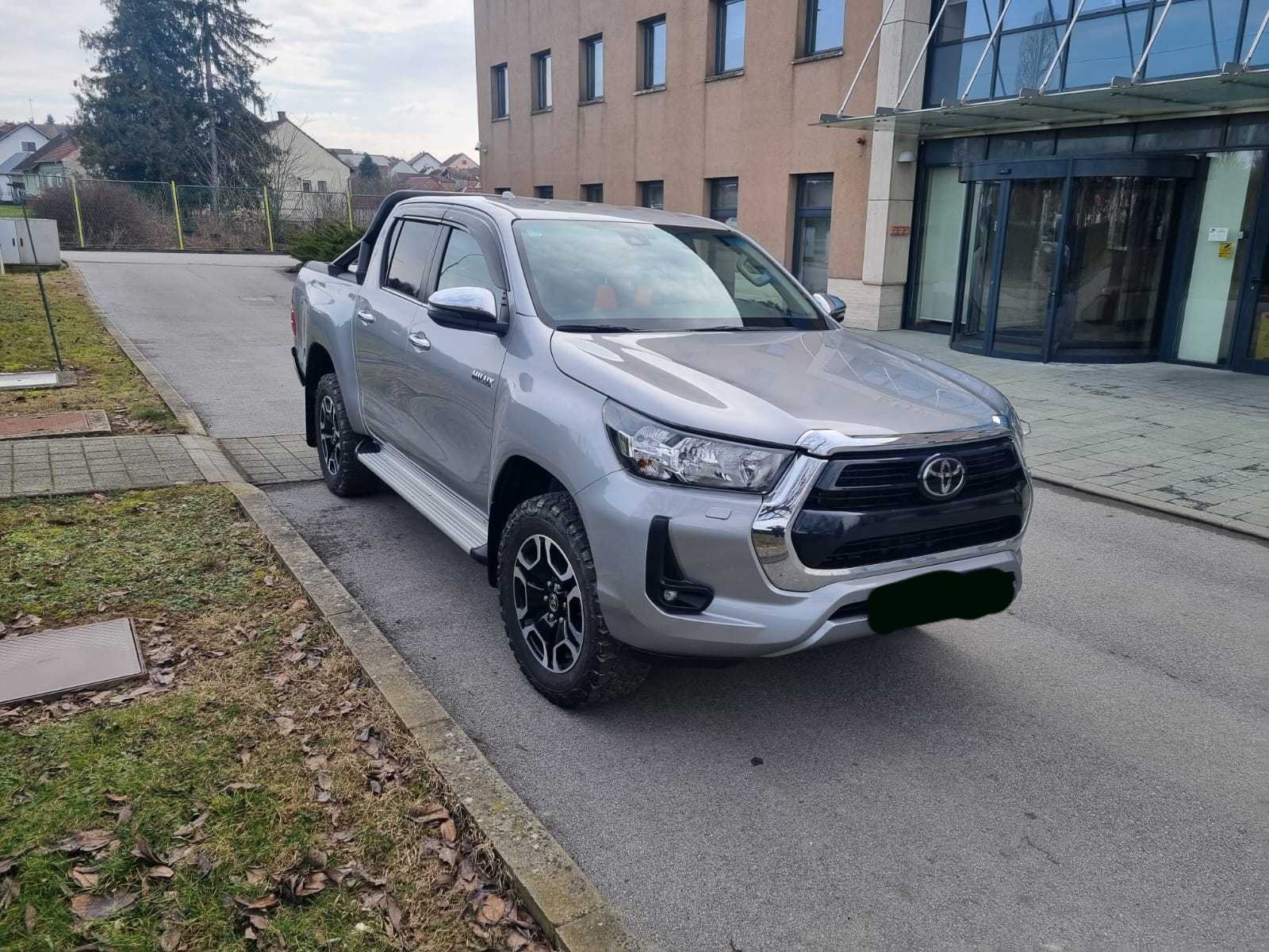 Toyota Hilux 2,8 automatik 2024, fotografija 1