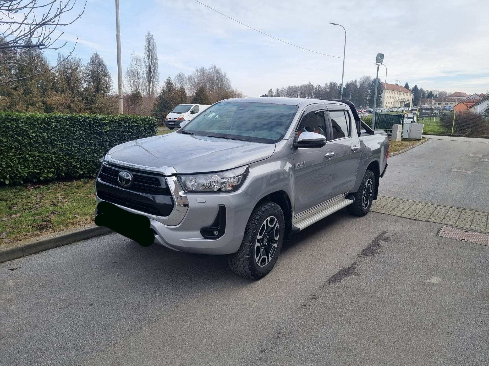 Toyota Hilux 2,8 automatik 2024, fotografija 4