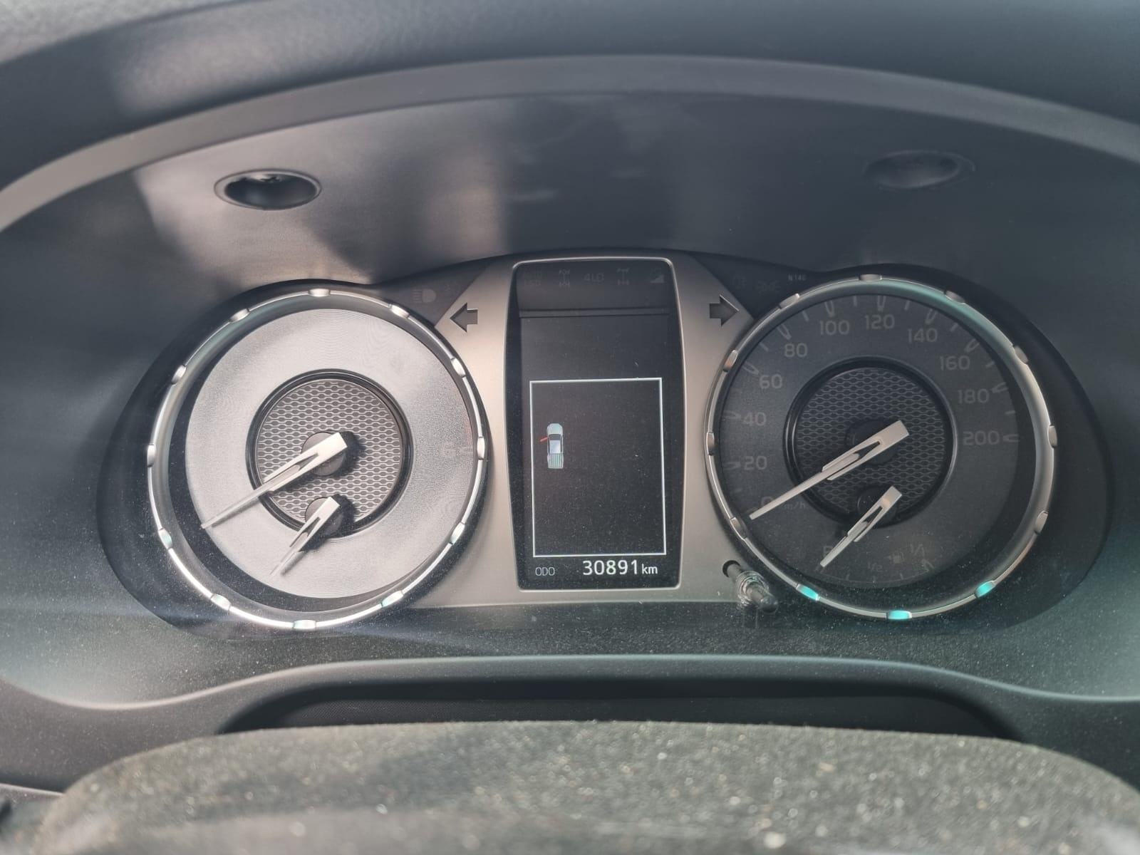 Toyota Hilux 2,8 automatik 2024, fotografija 5