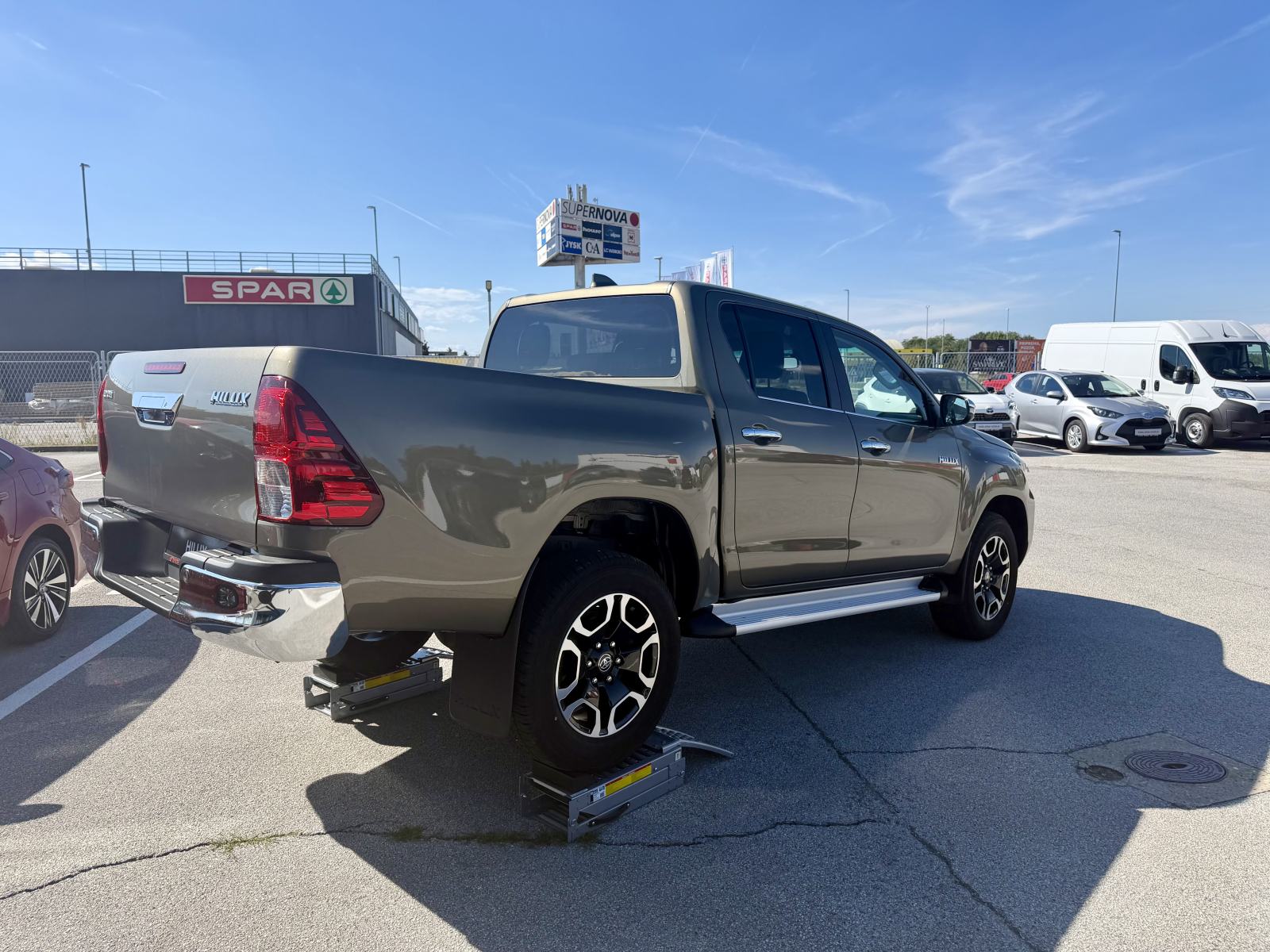 Toyota Hilux 2,8 D-4D CITY PLUS automatik, fotografija 4