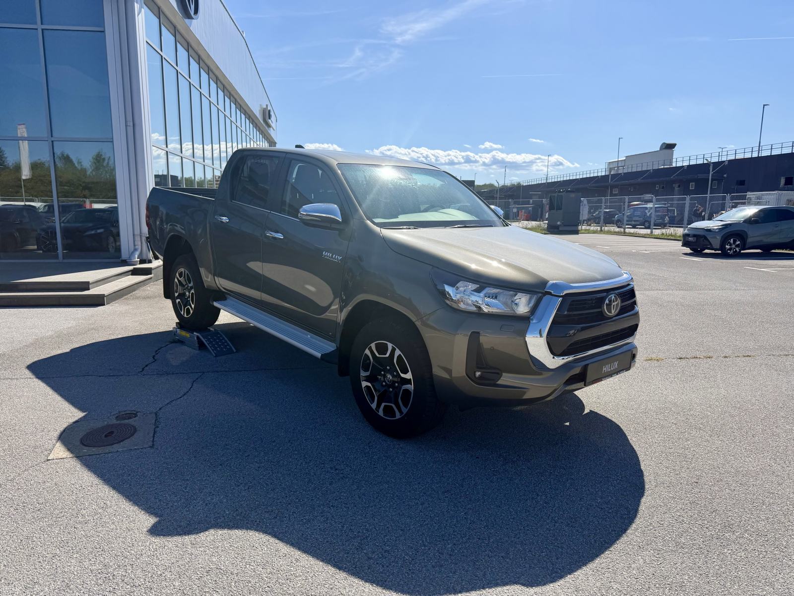 Toyota Hilux 2,8 D-4D CITY PLUS automatik, fotografija 6