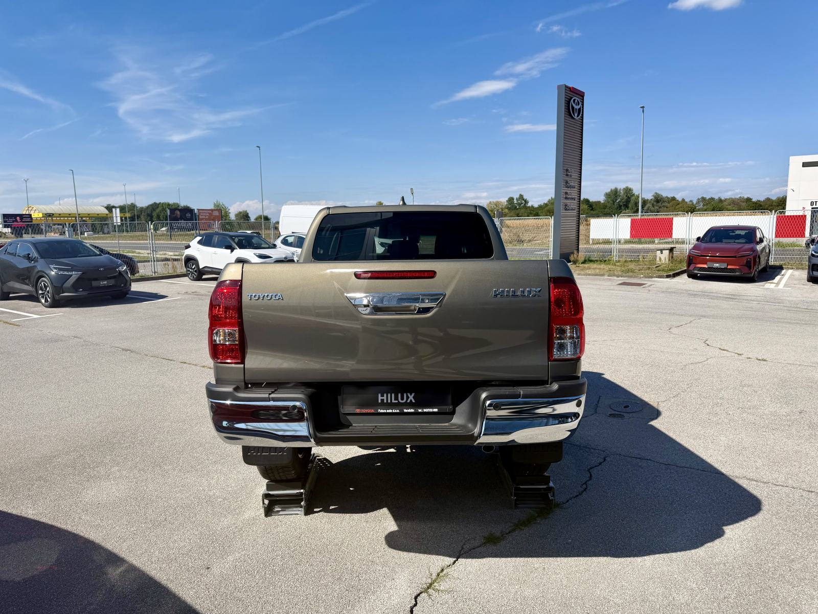 Toyota Hilux 2,8 D-4D CITY PLUS automatik, fotografija 3