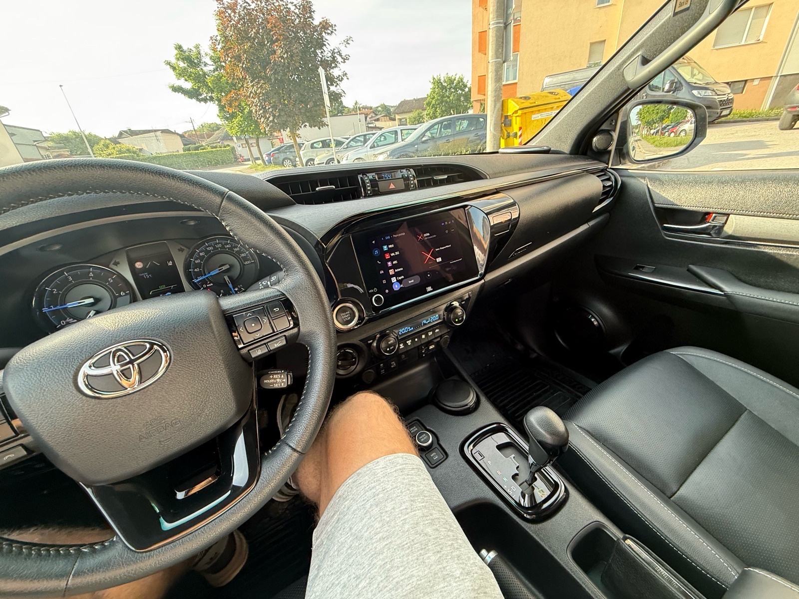 Toyota Hilux 2.8 Invincible, fotografija 3