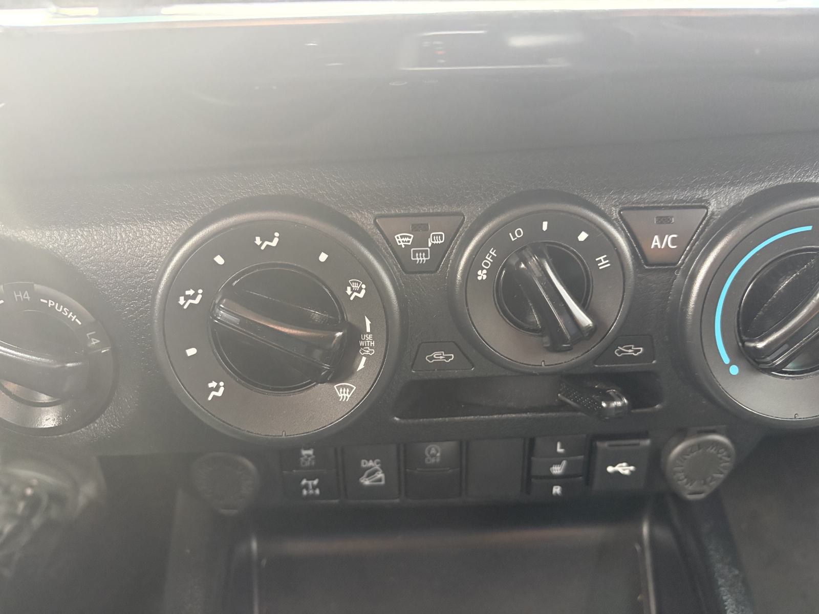 Toyota Hilux CITY DUB.CAB 2,4 D-4D 150 4WD-AUTO automatik, fotografija 12