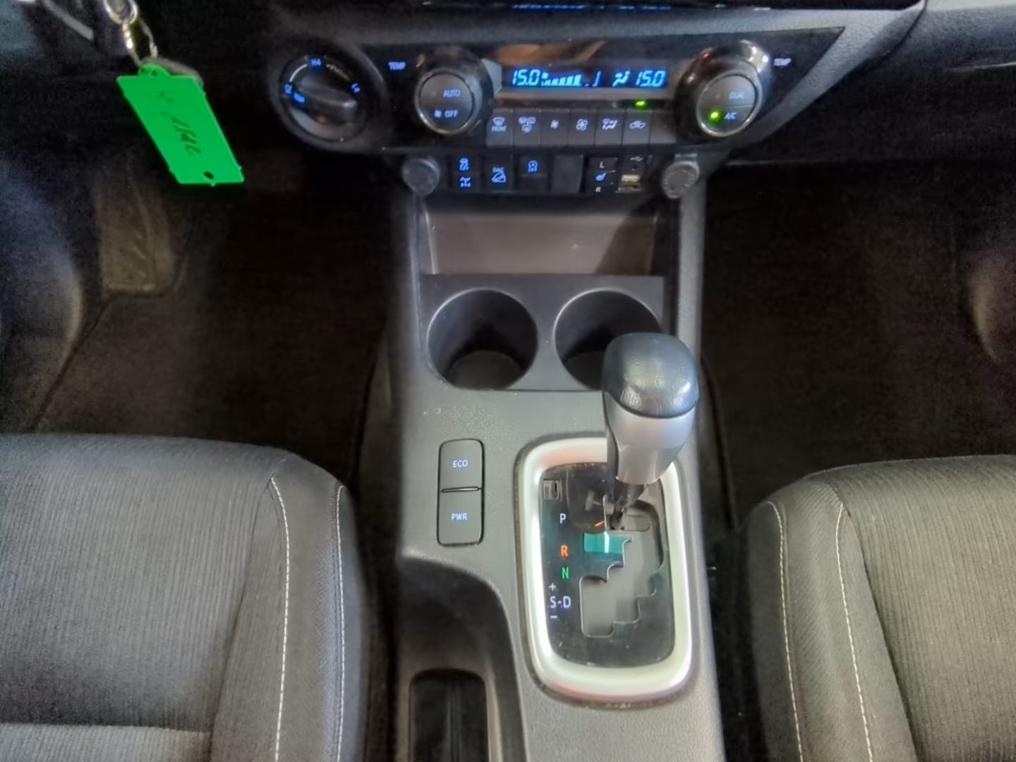 Toyota Hilux Dvostruka kabina automatik, fotografija 16