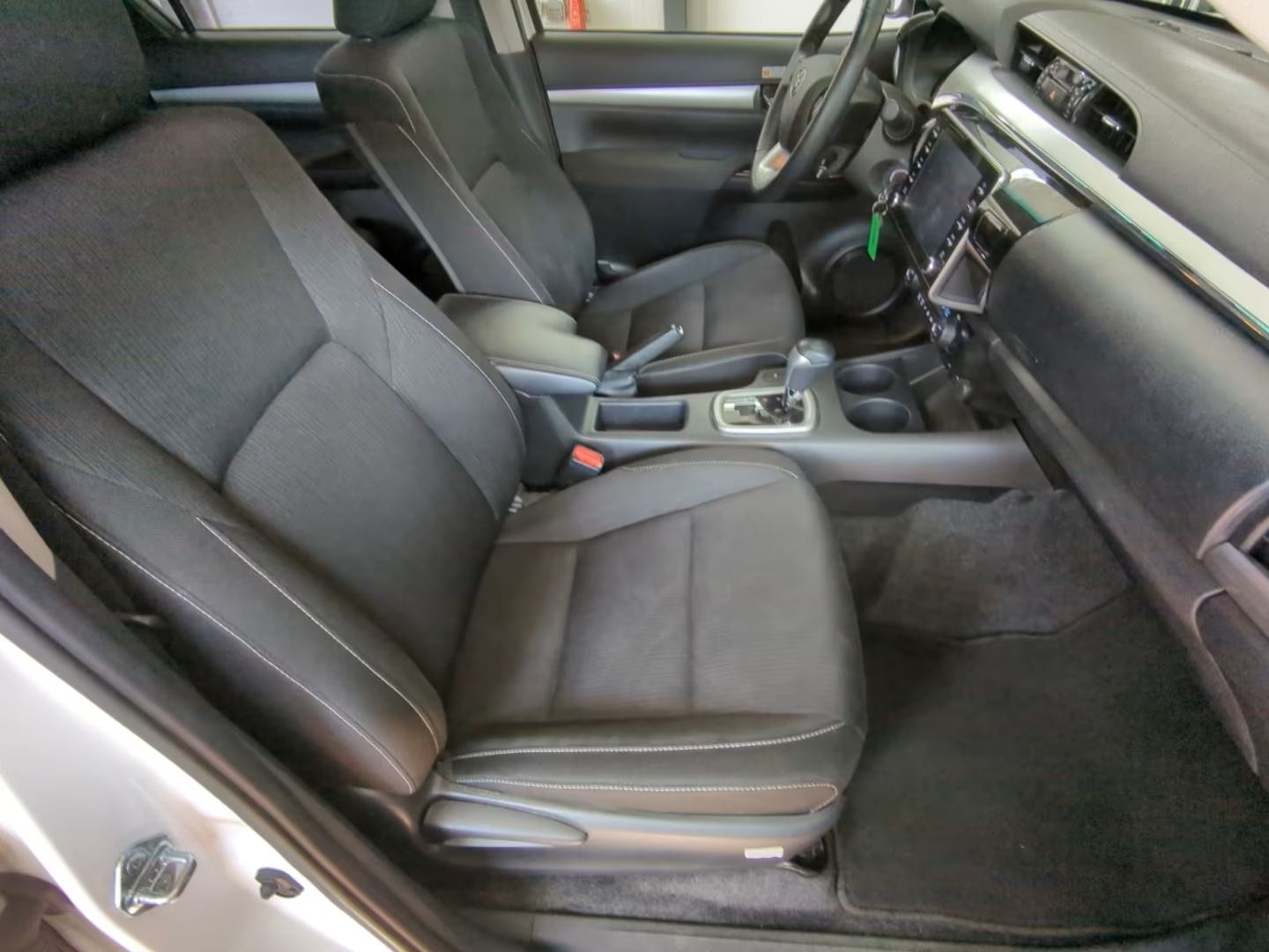 Toyota Hilux Dvostruka kabina automatik, fotografija 15