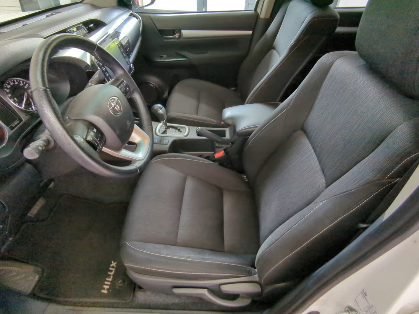 Toyota Hilux Dvostruka kabina automatik, fotografija 14