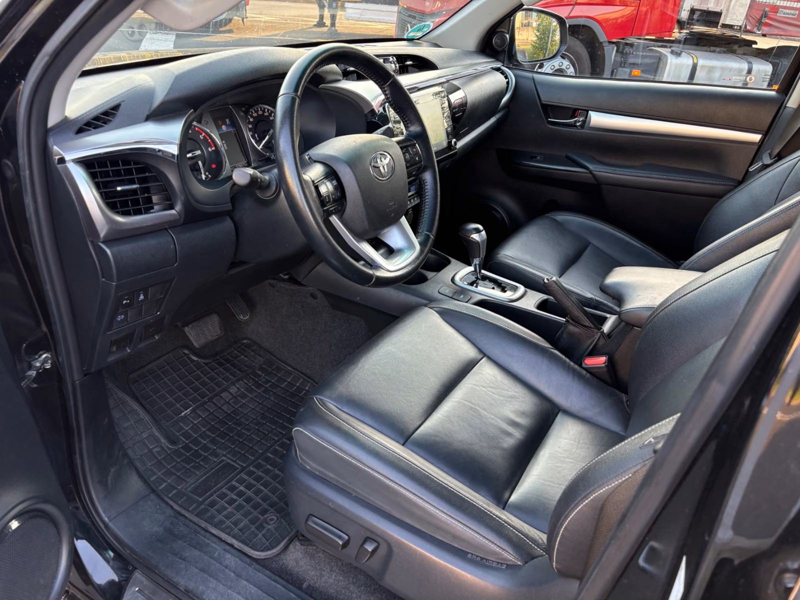 Toyota Hilux Dvostruka kabina Executive automatik, fotografija 11