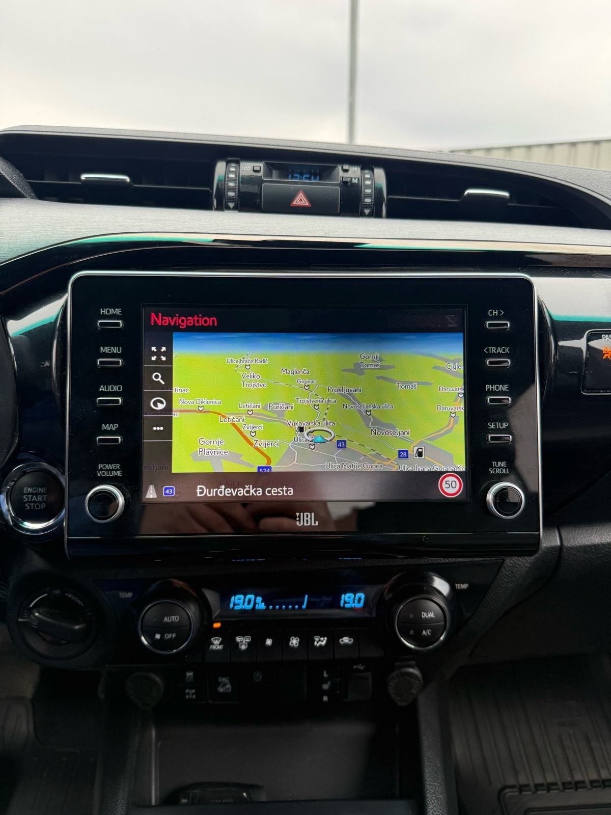 Toyota Hilux Invincible 2.8 Full, fotografija 13