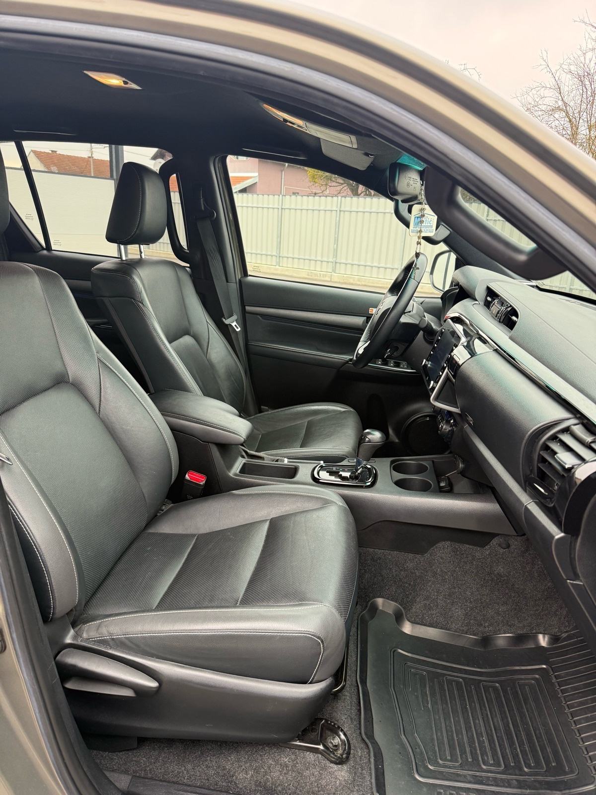 Toyota Hilux Invincible 2.8 Full, fotografija 11