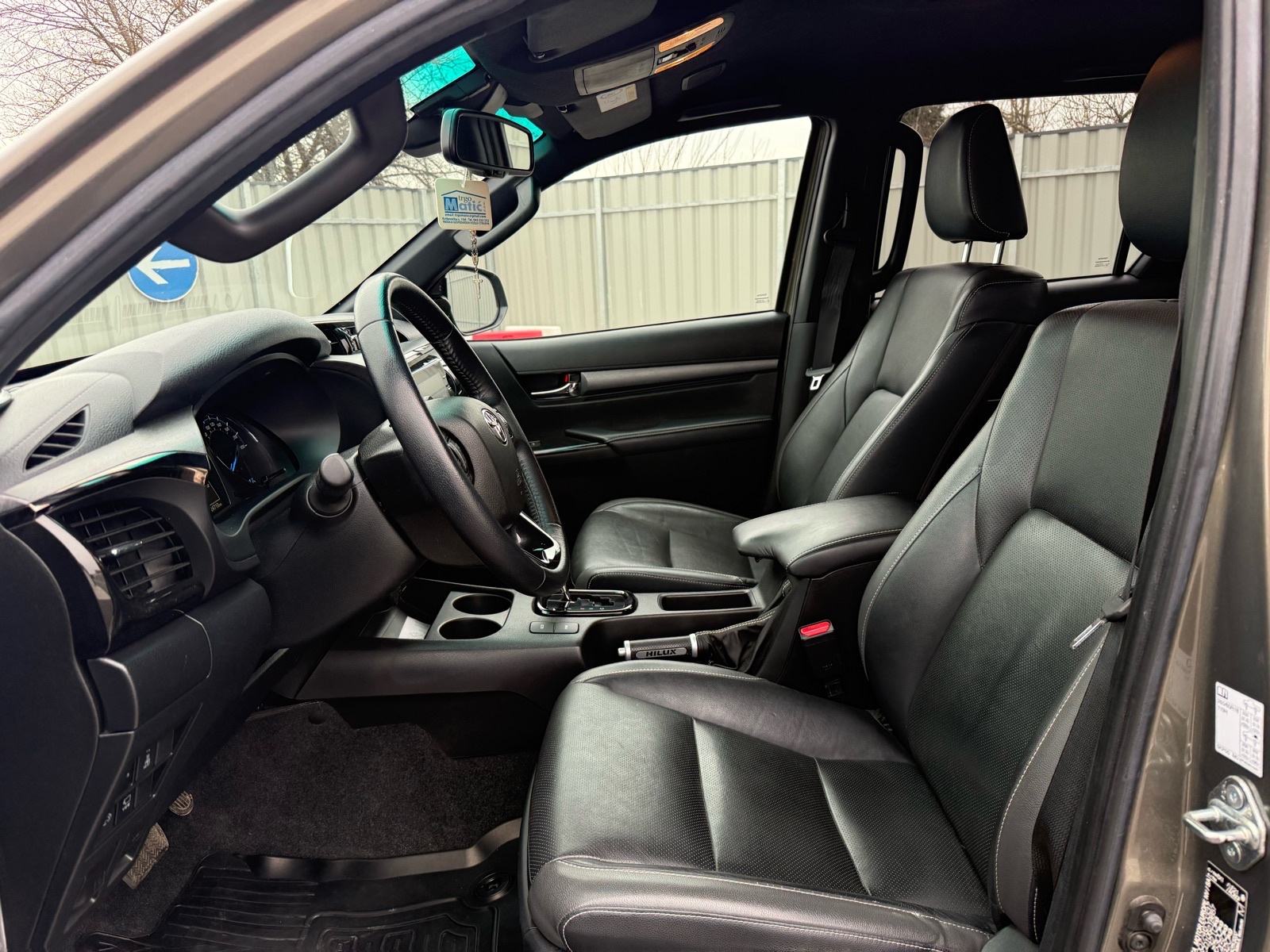 Toyota Hilux Invincible 2.8 Full, fotografija 10