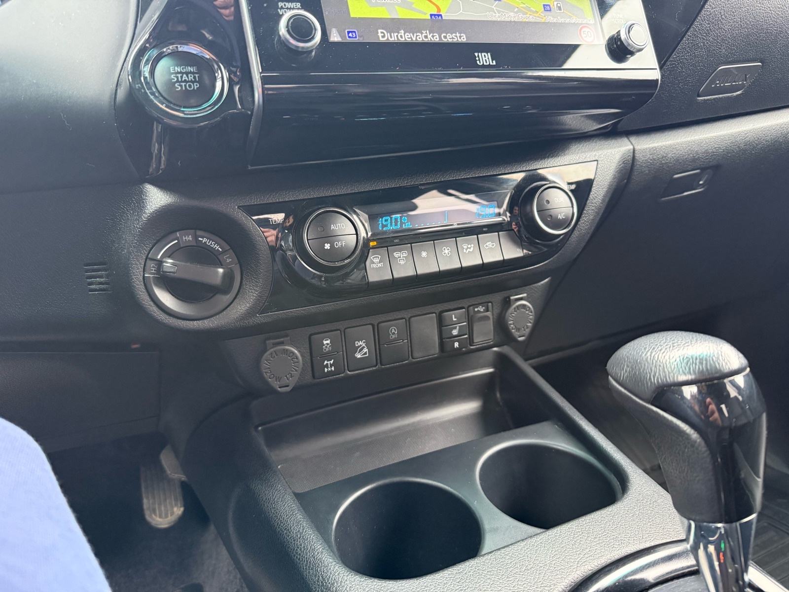 Toyota Hilux Invincible 2.8 Full, fotografija 18