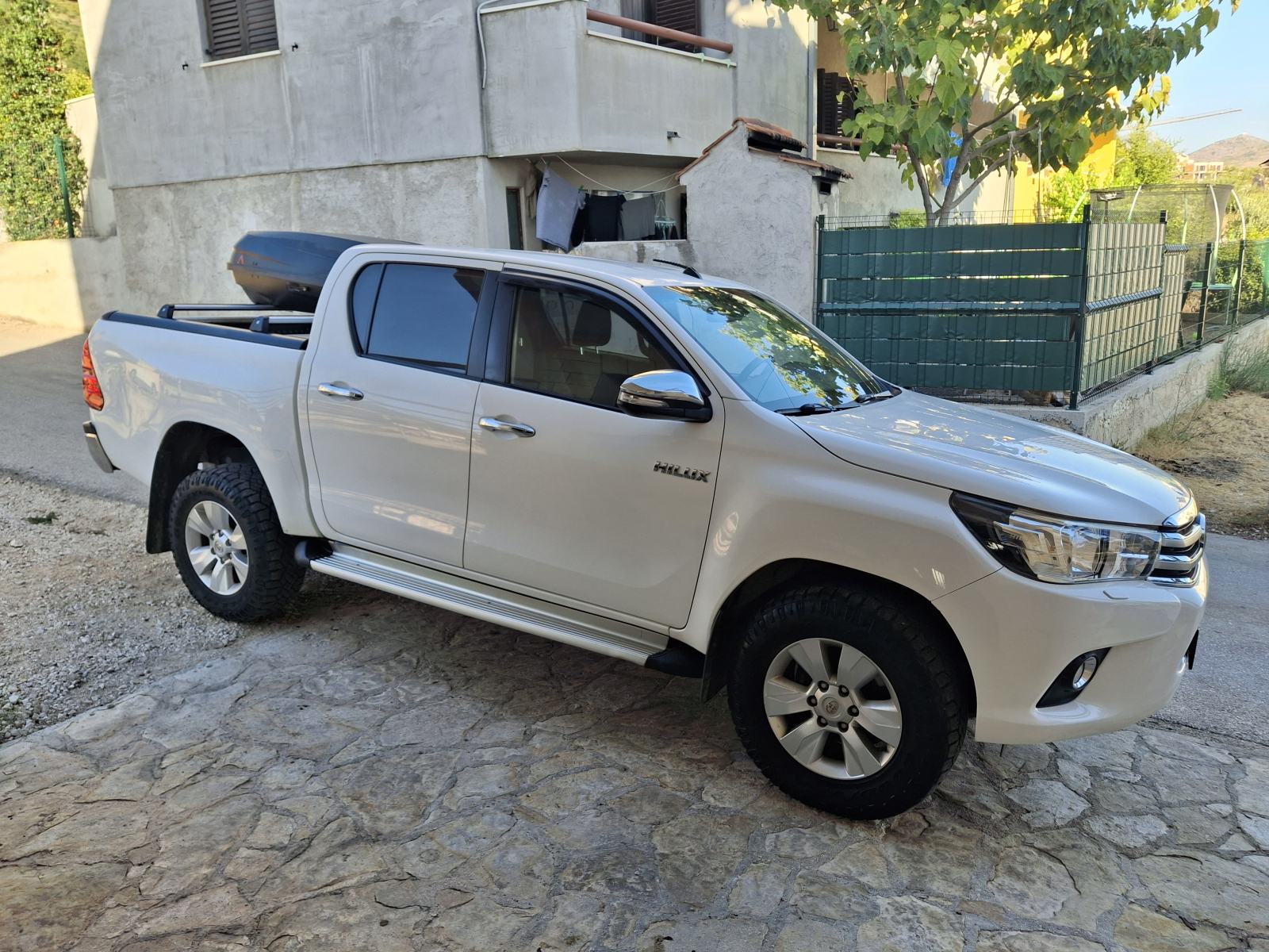 Toyota Hilux SUV automatik, fotografija 3