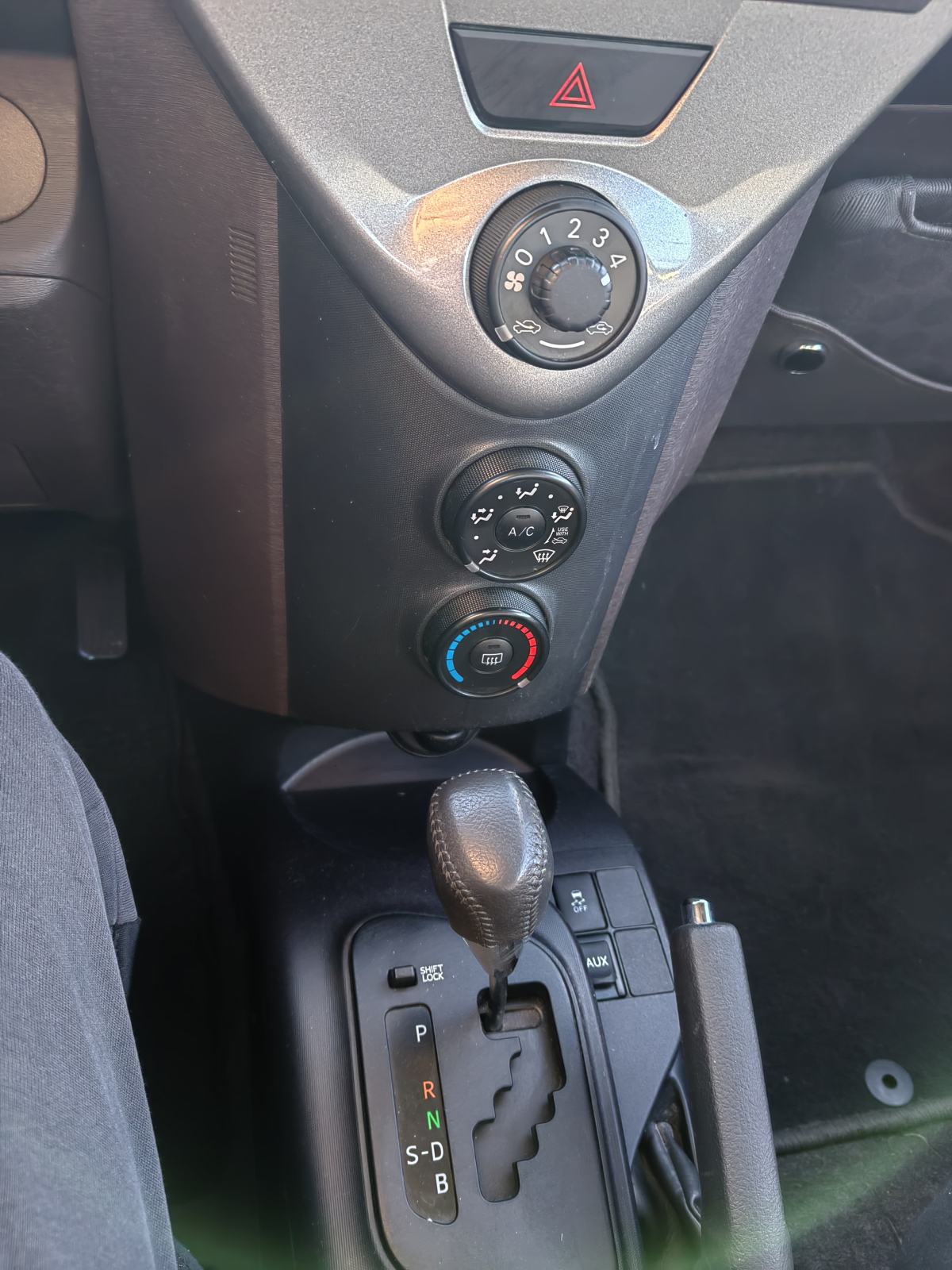 Toyota iQ 1,0 VVT-i automatik, fotografija 4