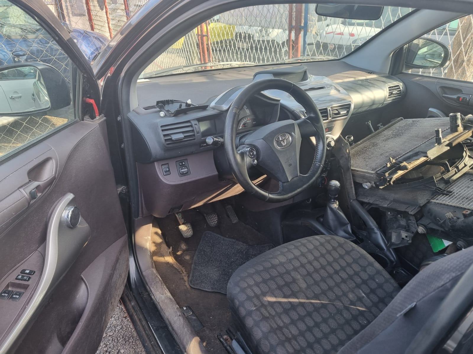 Toyota iQ 1,4 D-4D *DIJELOVI*, fotografija 3