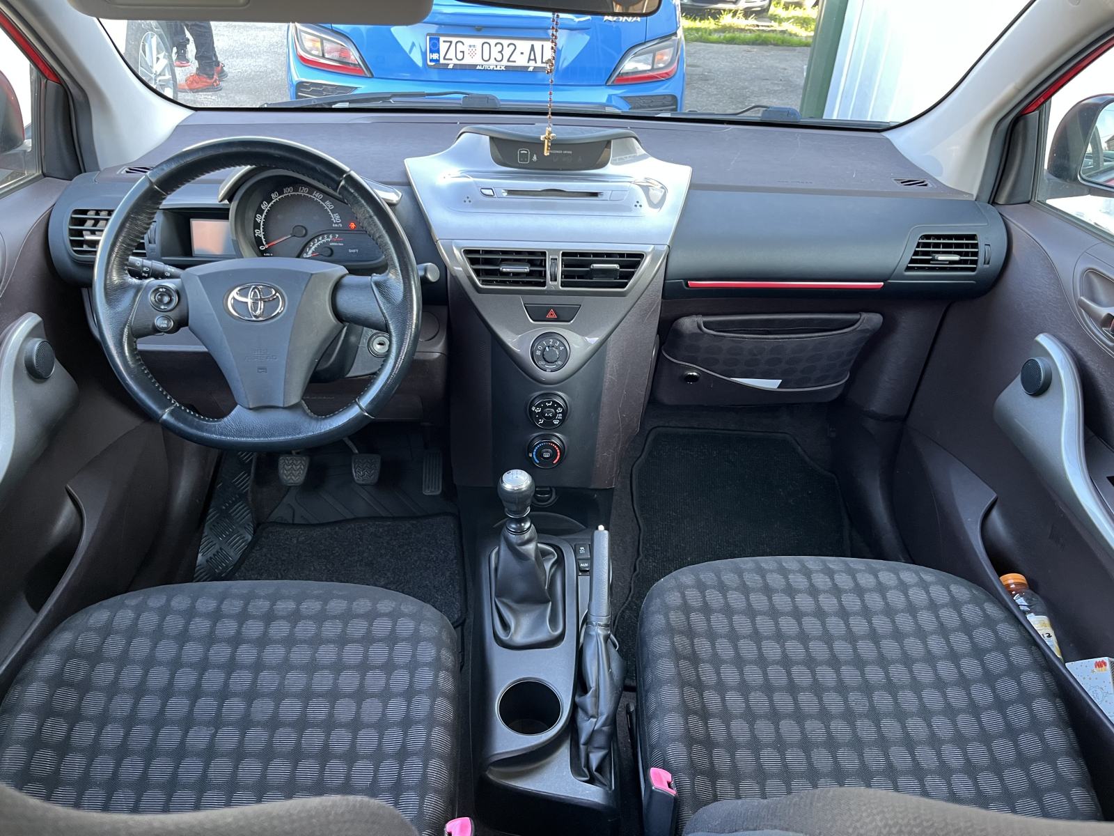Toyota iQ reg. 04/27., fotografija 13