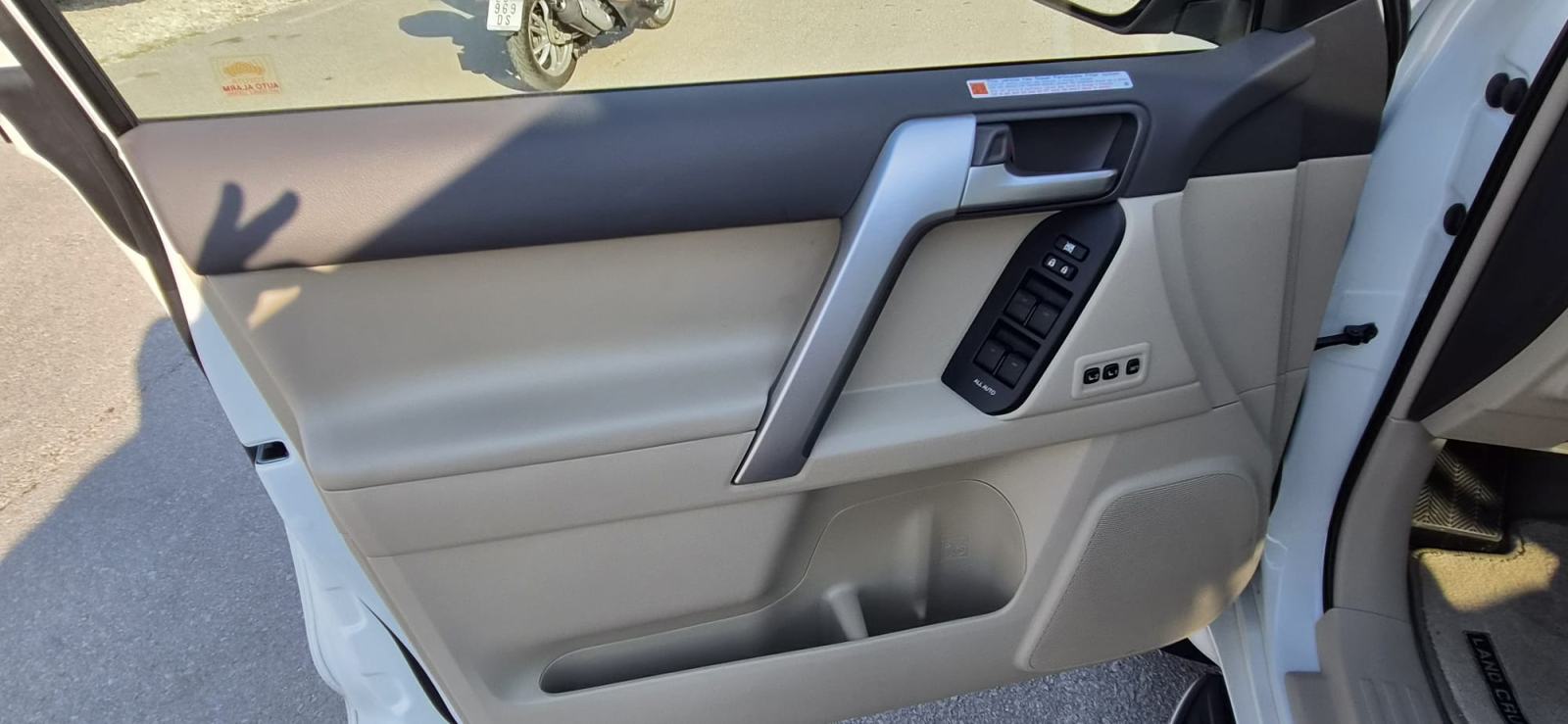 Toyota Land Cruiser 2,8 D-4D automatik Premium, fotografija 20