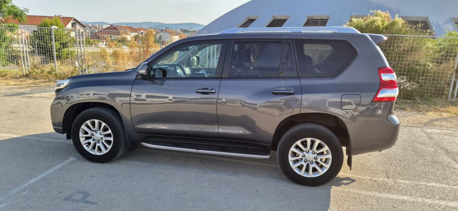 Toyota Land Cruiser 2,8 D-4D Executive 150kW, fotografija 3