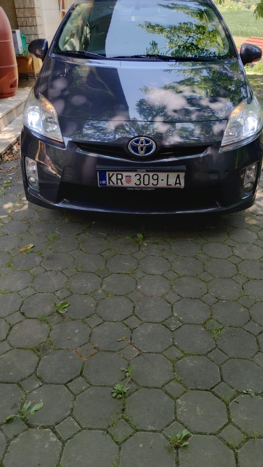 Toyota Prius 1,8 VVT-i Hybrid automatik, fotografija 1