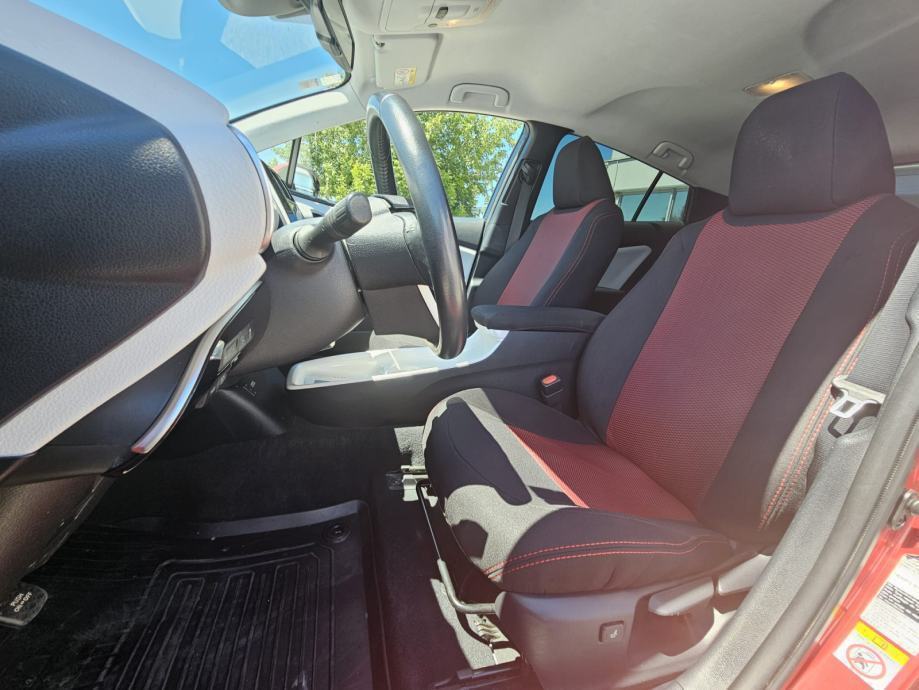 Toyota Prius Plug-in 1,8 VVT-i, fotografija 13