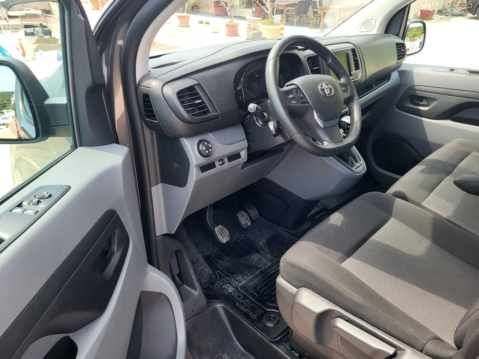 Toyota Proace 2.0 dizel 9 sjedala, fotografija 8