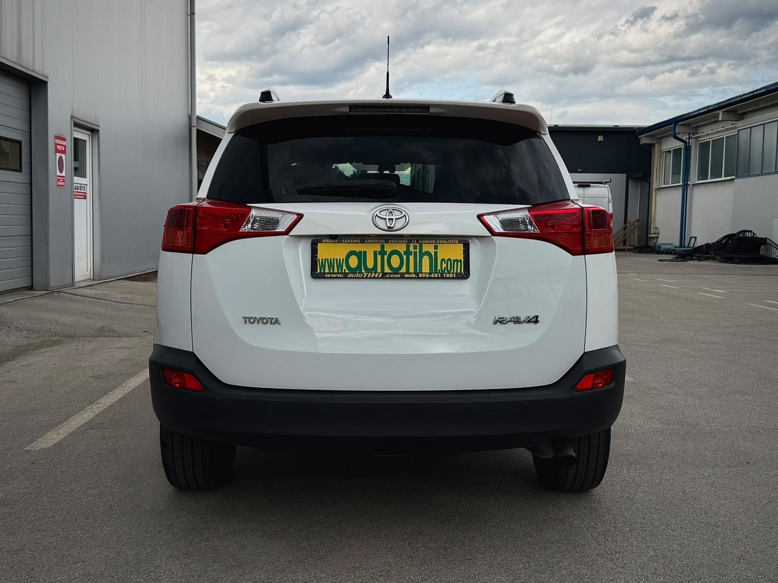 Toyota RAV 4 2.0 D-4D Active 2013g 91kW PARKIRNA KAMERA⭐⭐⭐⭐⭐, fotografija 5