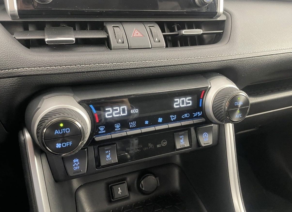 Toyota RAV4 2,0 - 57.000KM - KAMERA - GRIJANJE SJEDALA - LEASING, fotografija 11