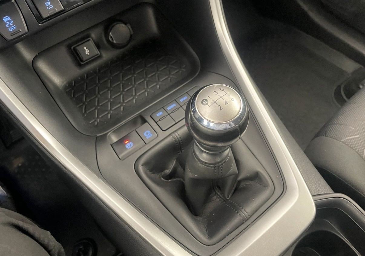 Toyota RAV4 2,0 - 57.000KM - KAMERA - GRIJANJE SJEDALA - LEASING, fotografija 13