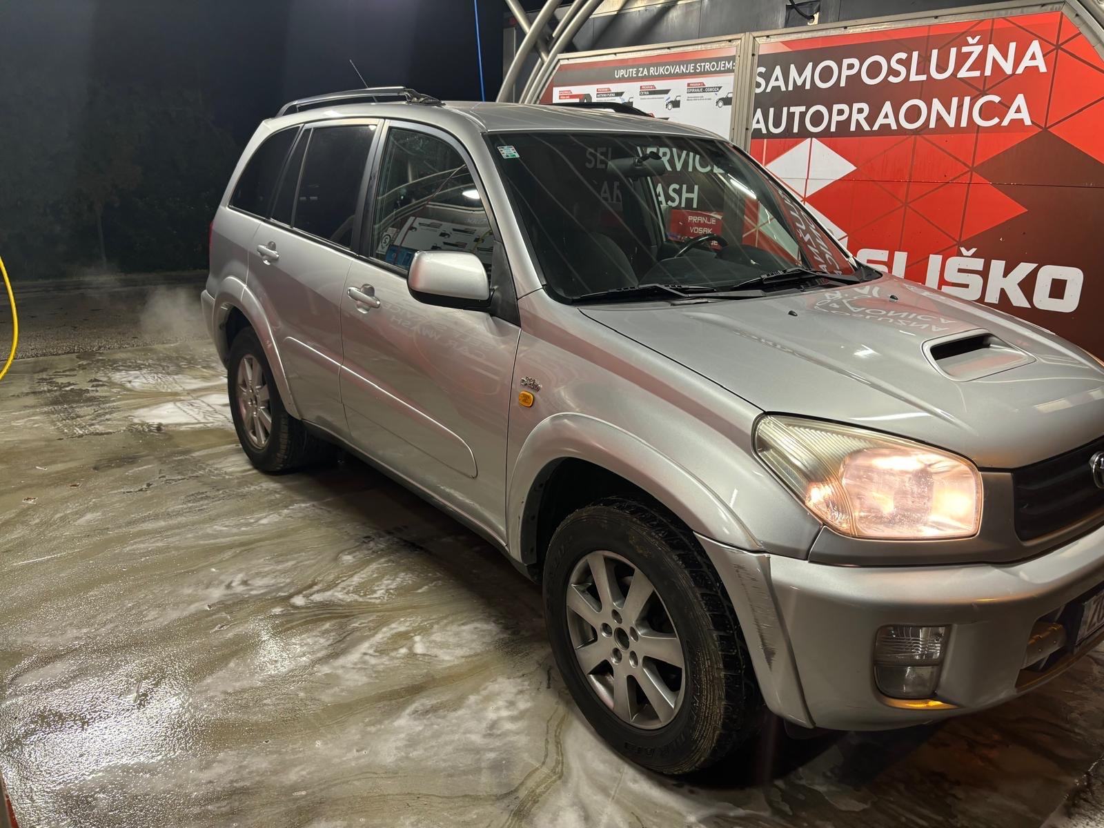 Toyota RAV4 2,0 D-4D, fotografija 2