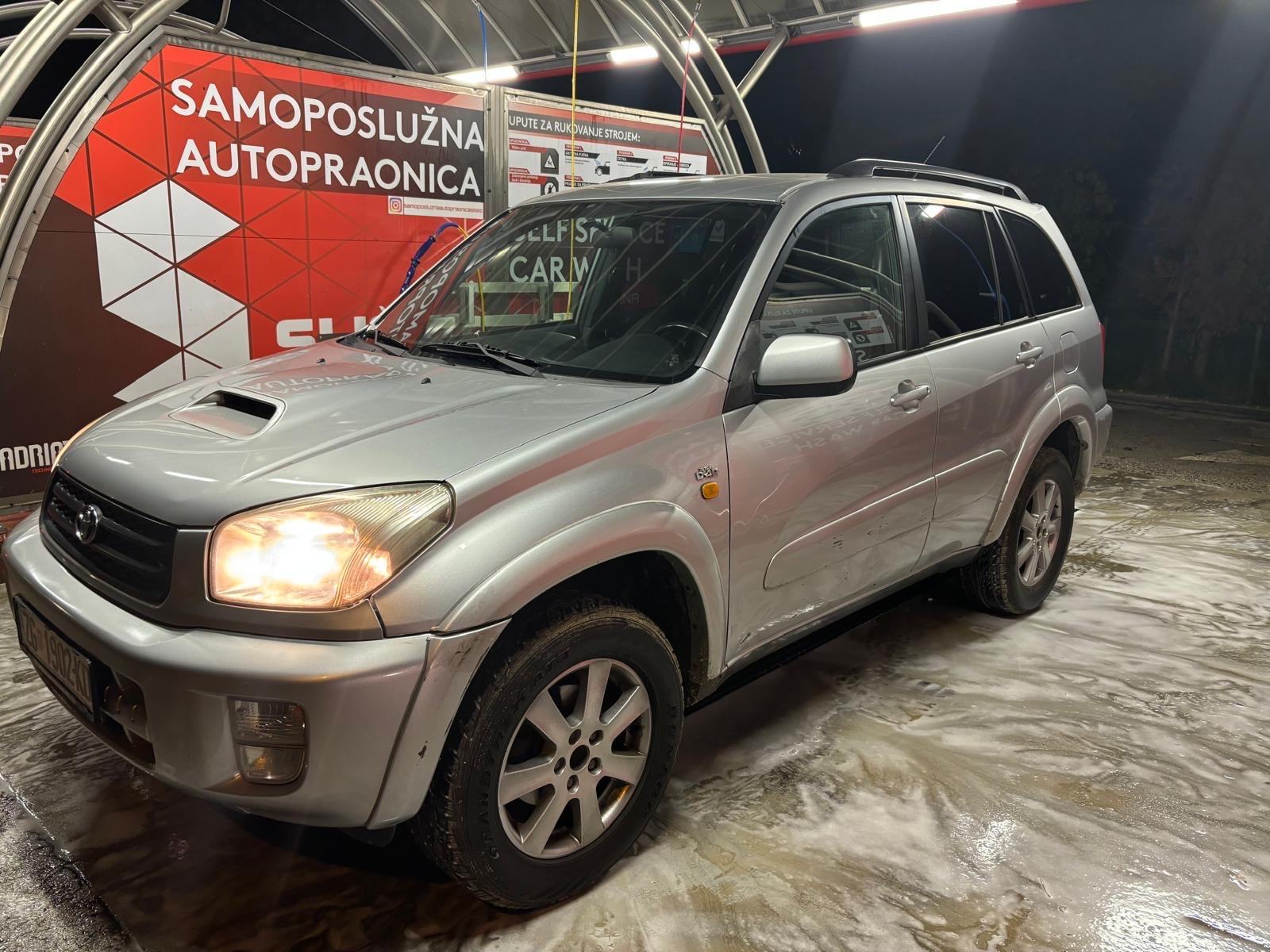 Toyota RAV4 2,0 D-4D, fotografija 3