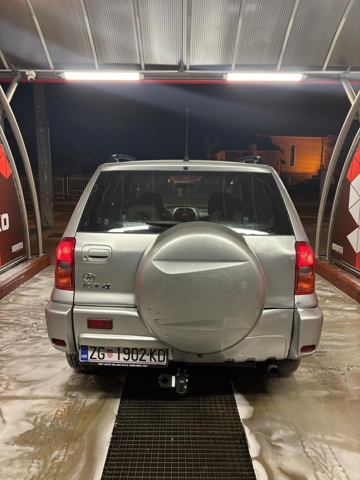 Toyota RAV4 2,0 D-4D, fotografija 4