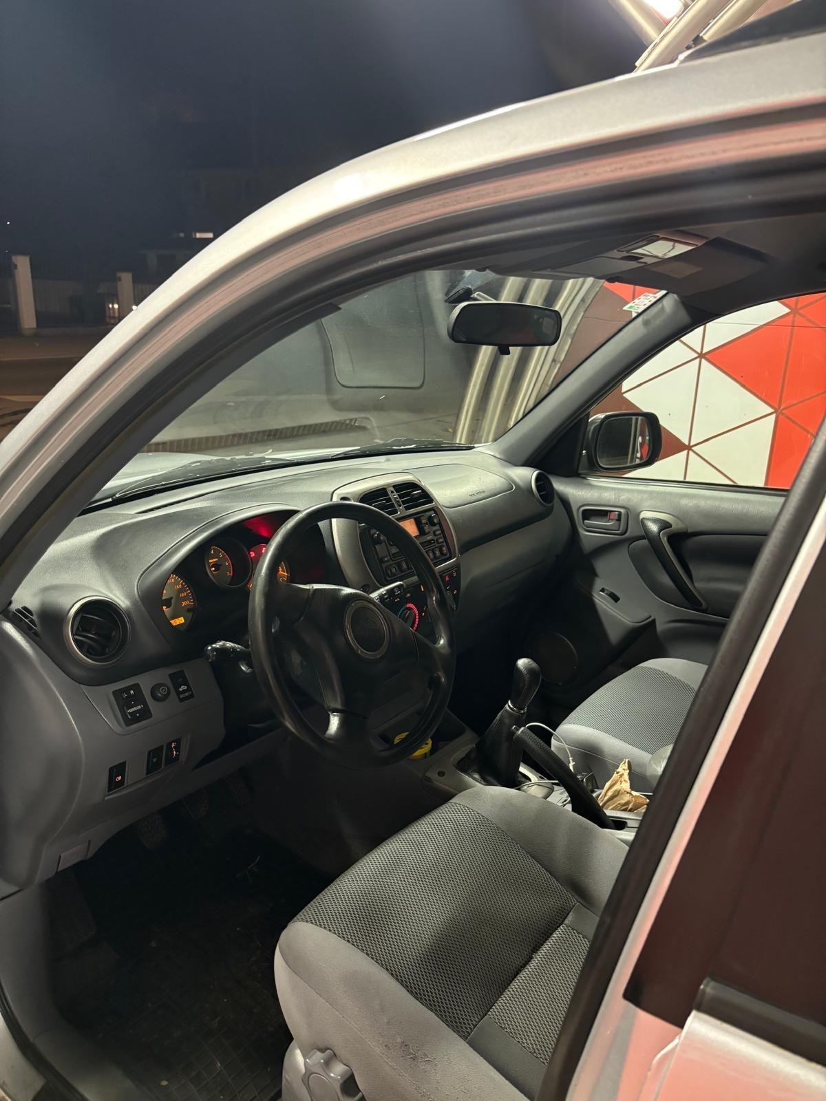 Toyota RAV4 2,0 D-4D, fotografija 5