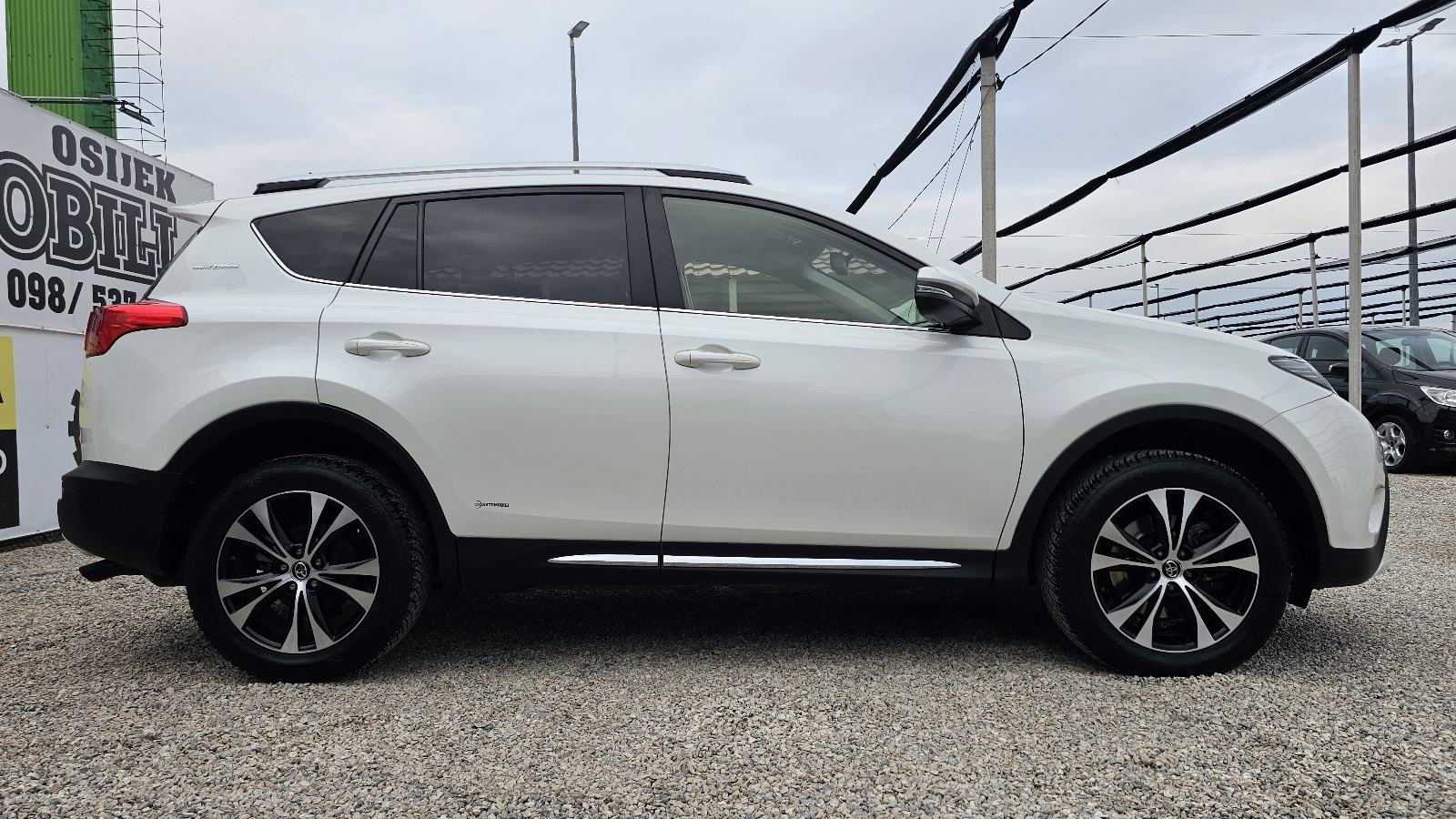 Toyota RAV4 2,0 D-4D,4X4,LED,KAMERA,TEMPOMAT,CLIMATRONIC,TOP,JAMSTVO, fotografija 13