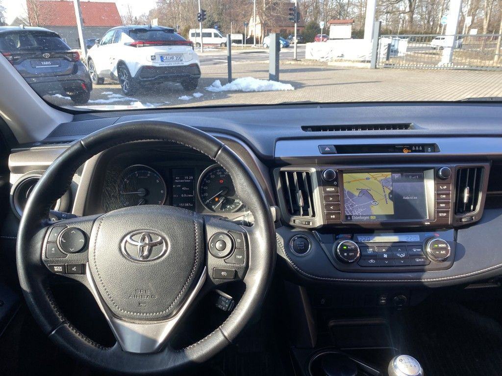 Toyota RAV4 2,0 D-4D NAVI KAMERA WEBASTO KUKA TOYOTA SERVISI POVIJEST, fotografija 7