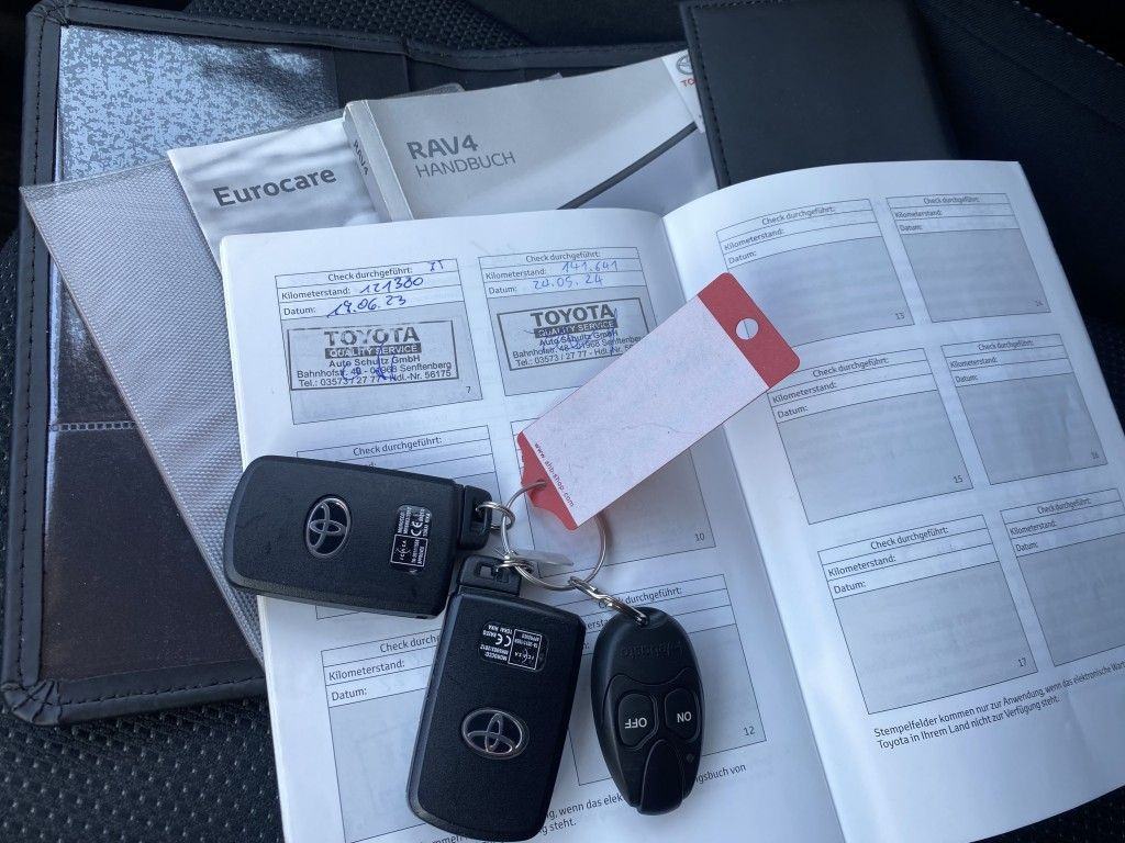 Toyota RAV4 2,0 D-4D NAVI KAMERA WEBASTO KUKA TOYOTA SERVISI POVIJEST, fotografija 9