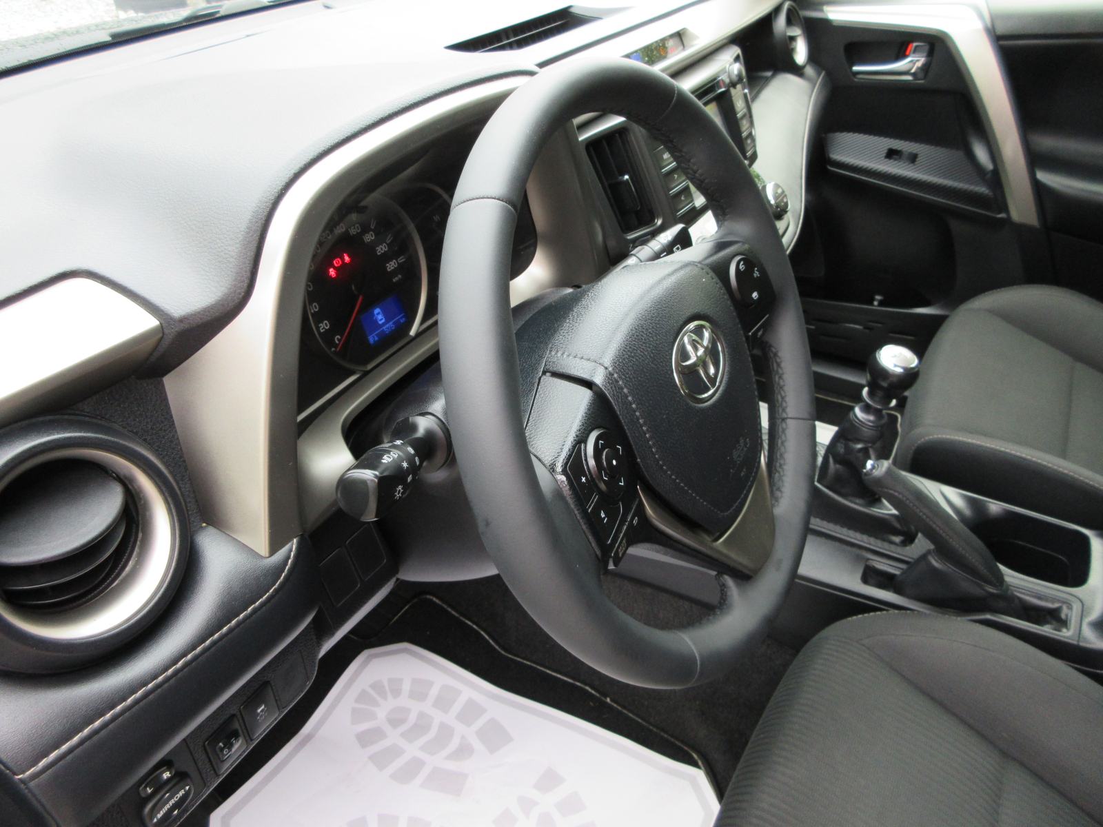 TOYOTA RAV4 2,0 D-4D NAVIGACIJA,KAMERA,TEMPOMAT,EL.PAKET,ALU 17 !!!, fotografija 17