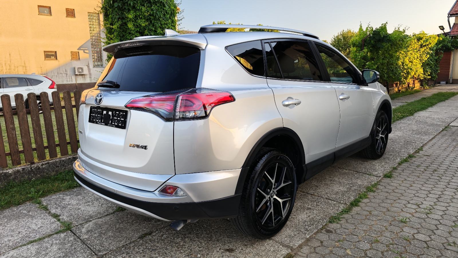 Toyota RAV4 2,0 D-4D Style. 74.000km. Full LED. Navi, fotografija 6