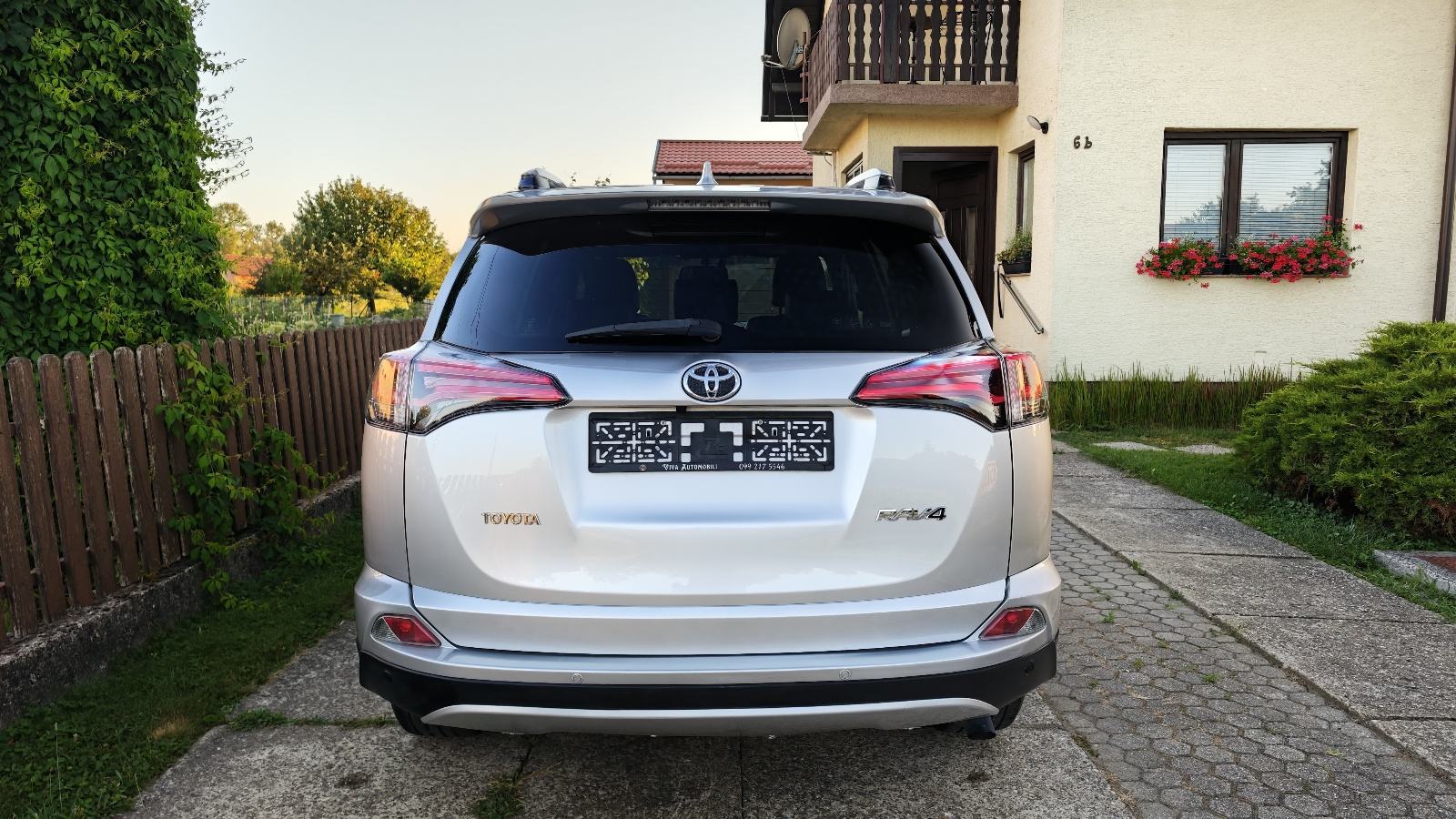 Toyota RAV4 2,0 D-4D Style. 74.000km. Full LED. Navi, fotografija 5