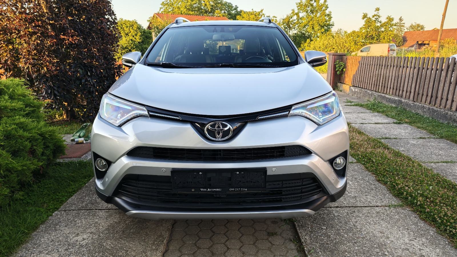 Toyota RAV4 2,0 D-4D Style. 74.000km. Full LED. Navi, fotografija 2