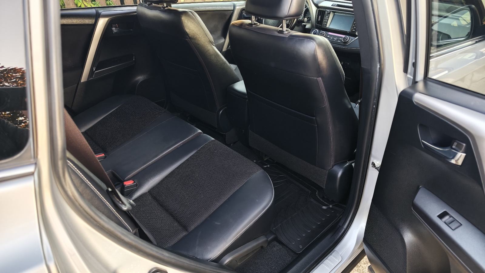 Toyota RAV4 2,0 D-4D Style. 74.000km. Full LED. Navi, fotografija 10