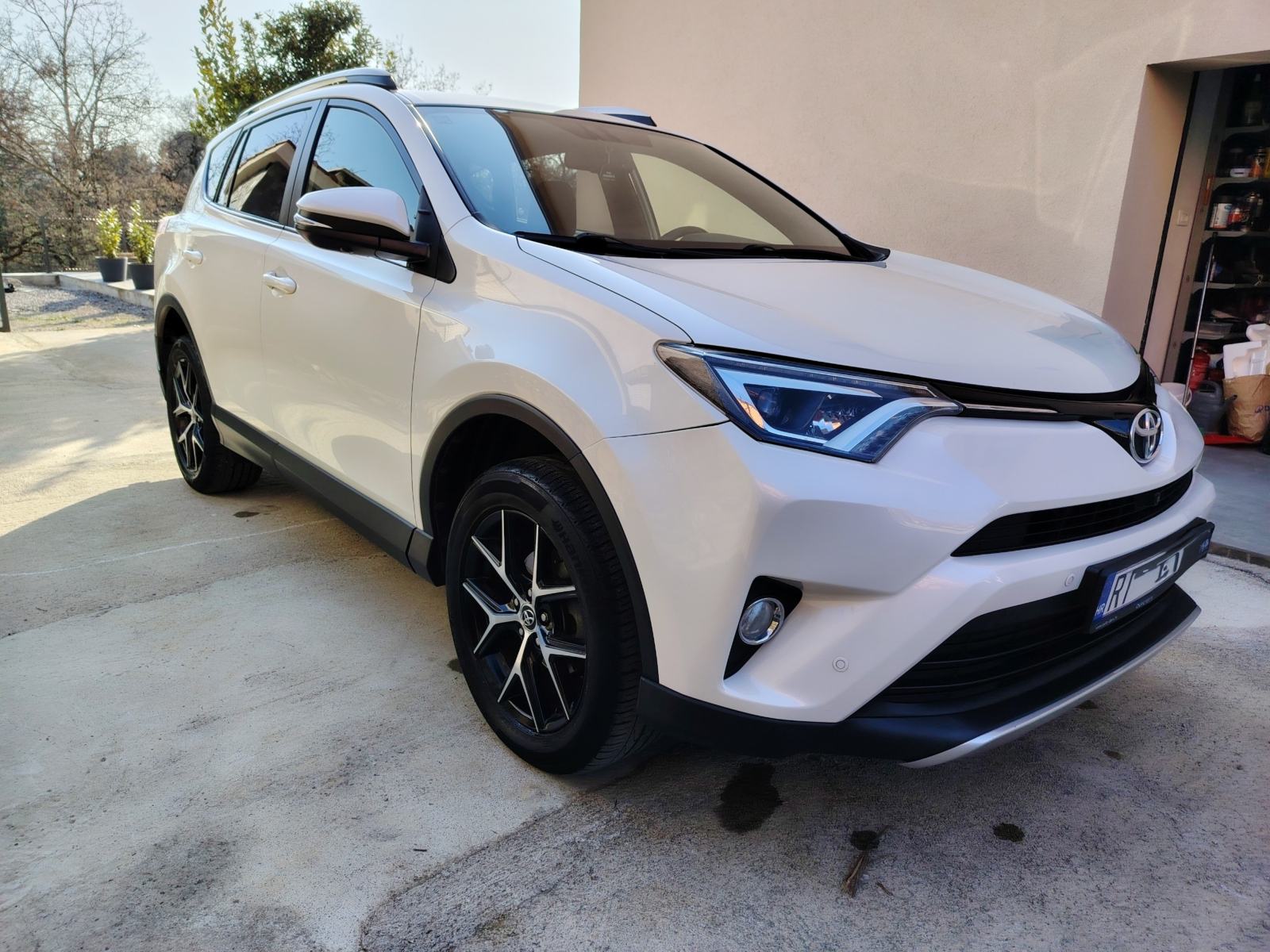Toyota RAV4, upravo reg. do 5mj/27, fotografija 2