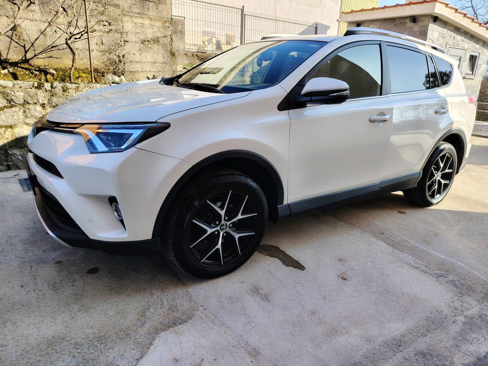 Toyota RAV4, upravo reg. do 5mj/27, fotografija 4