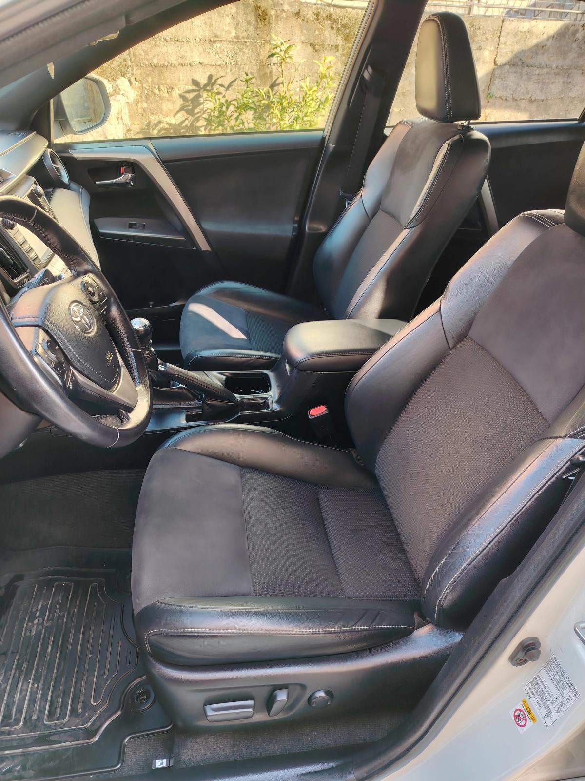 Toyota RAV4, upravo reg. do 5mj/27, fotografija 5
