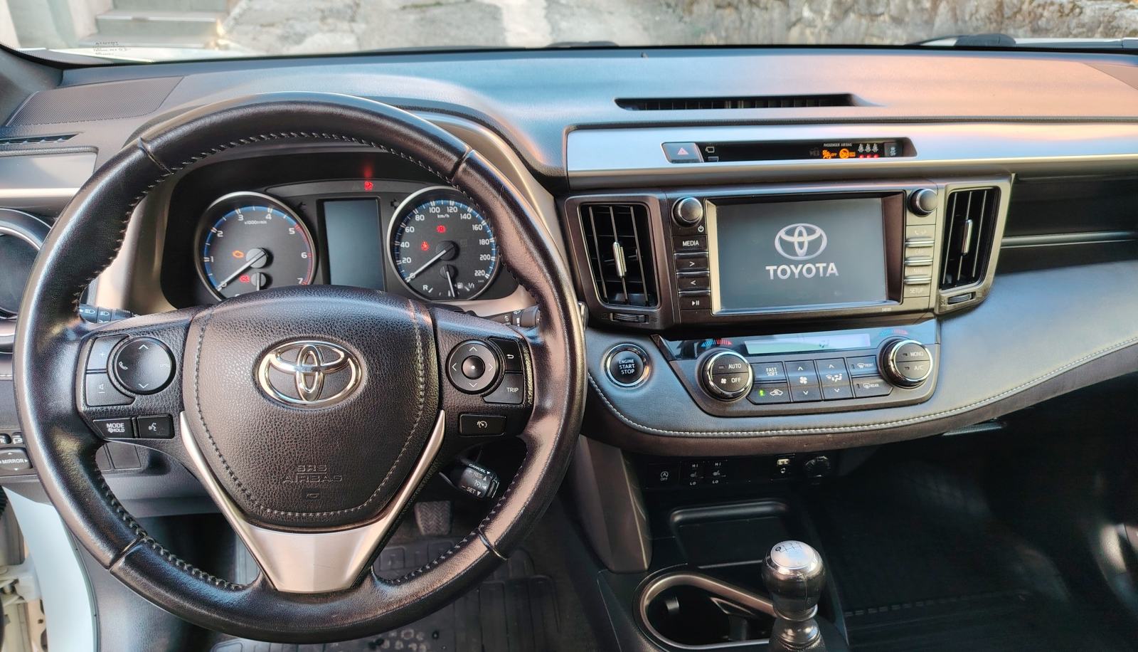 Toyota RAV4, upravo reg. do 5mj/27, fotografija 6