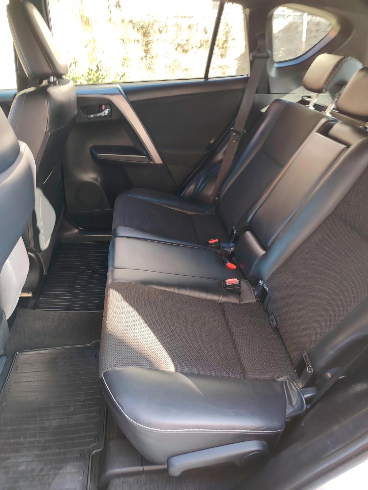 Toyota RAV4, upravo reg. do 5mj/27, fotografija 8