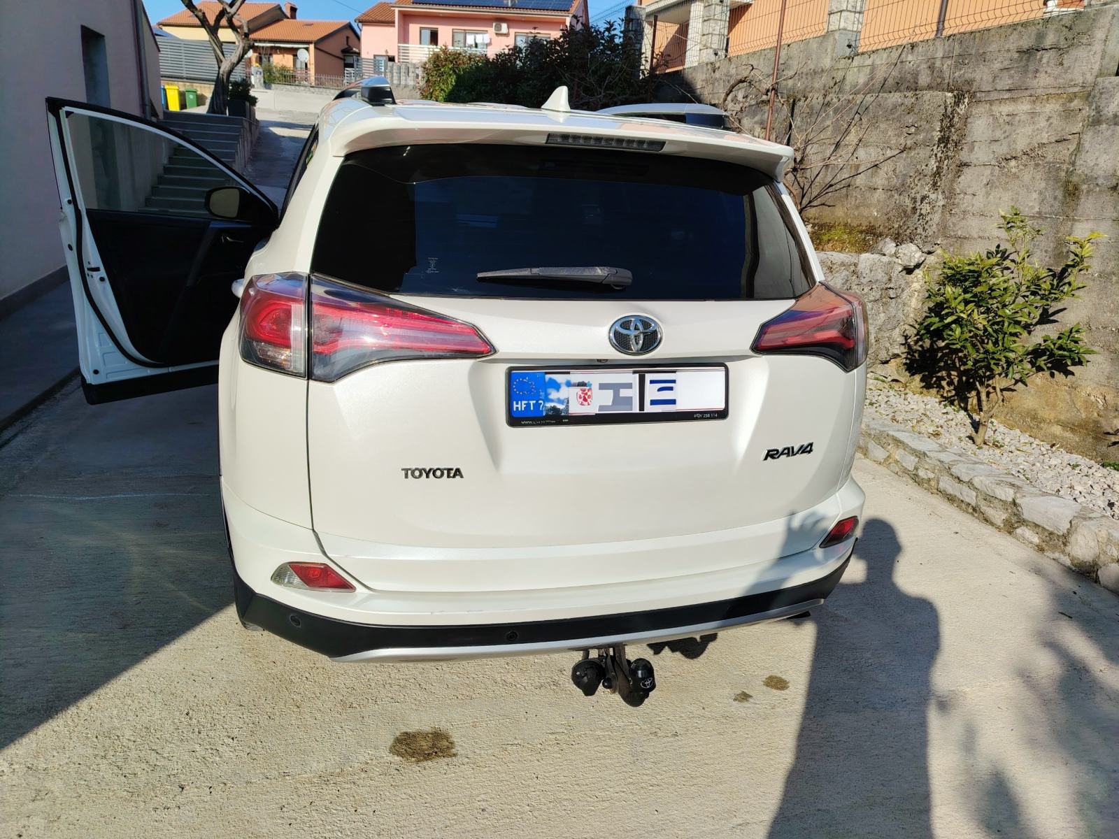 Toyota RAV4, upravo reg. do 5mj/27, fotografija 9