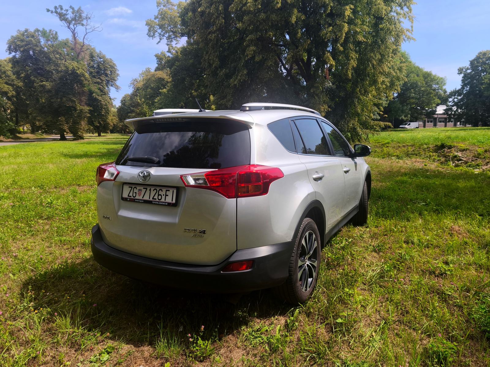 Toyota RAV4 2,0, fotografija 2