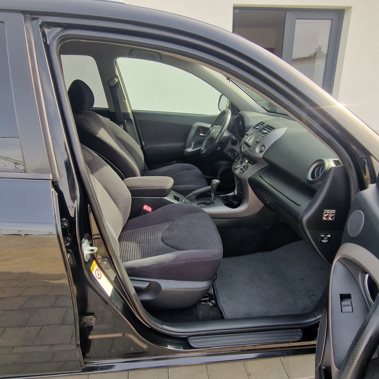 Toyota RAV4 2,0 VVT-i Automatik 4x4 •HR auto • 149.ooo km, fotografija 13