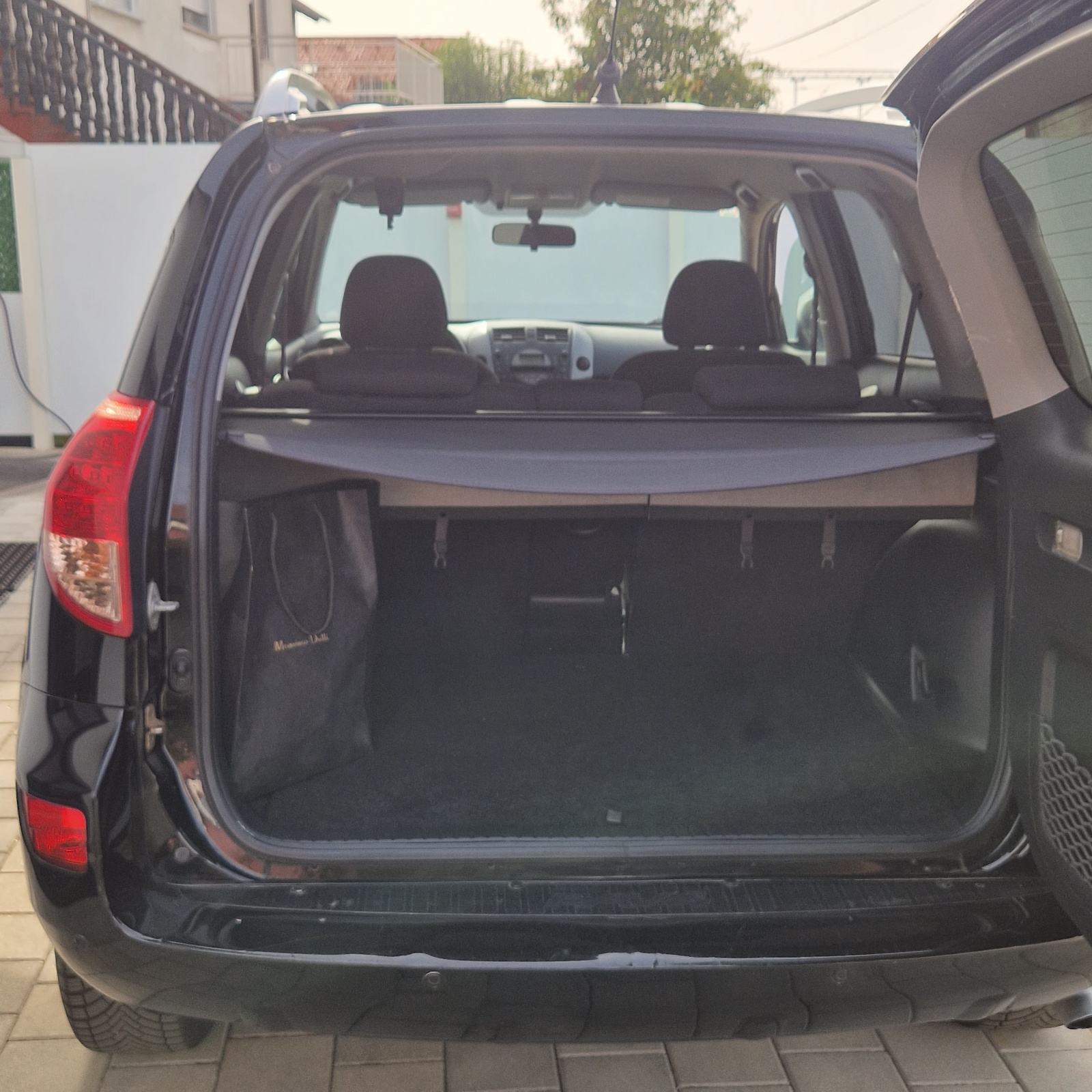 Toyota RAV4 2,0 VVT-i Automatik 4x4 •HR auto • 149.ooo km, fotografija 14