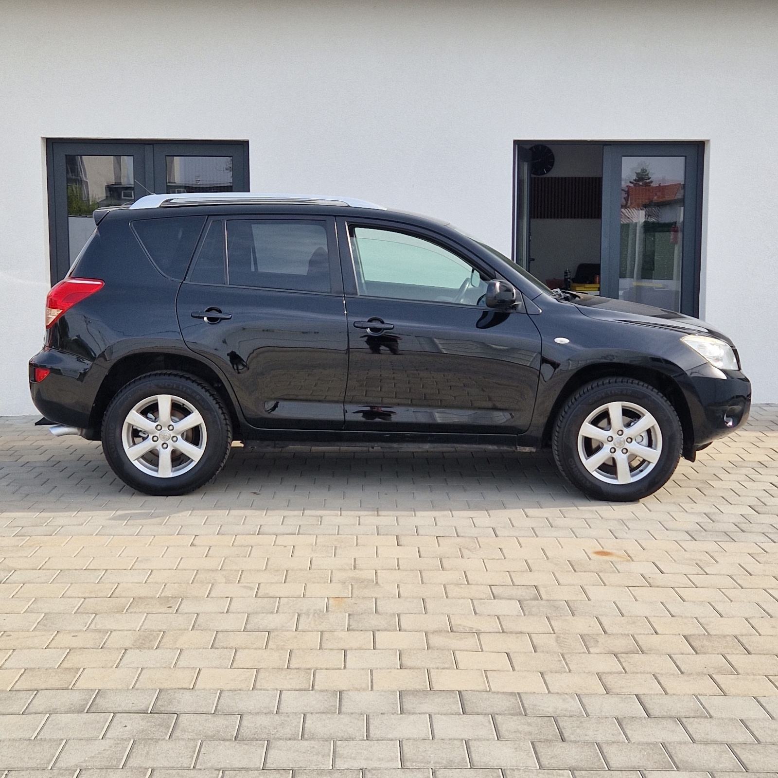 Toyota RAV4 2,0 VVT-i Automatik 4x4 •HR auto • 149.ooo km, fotografija 8